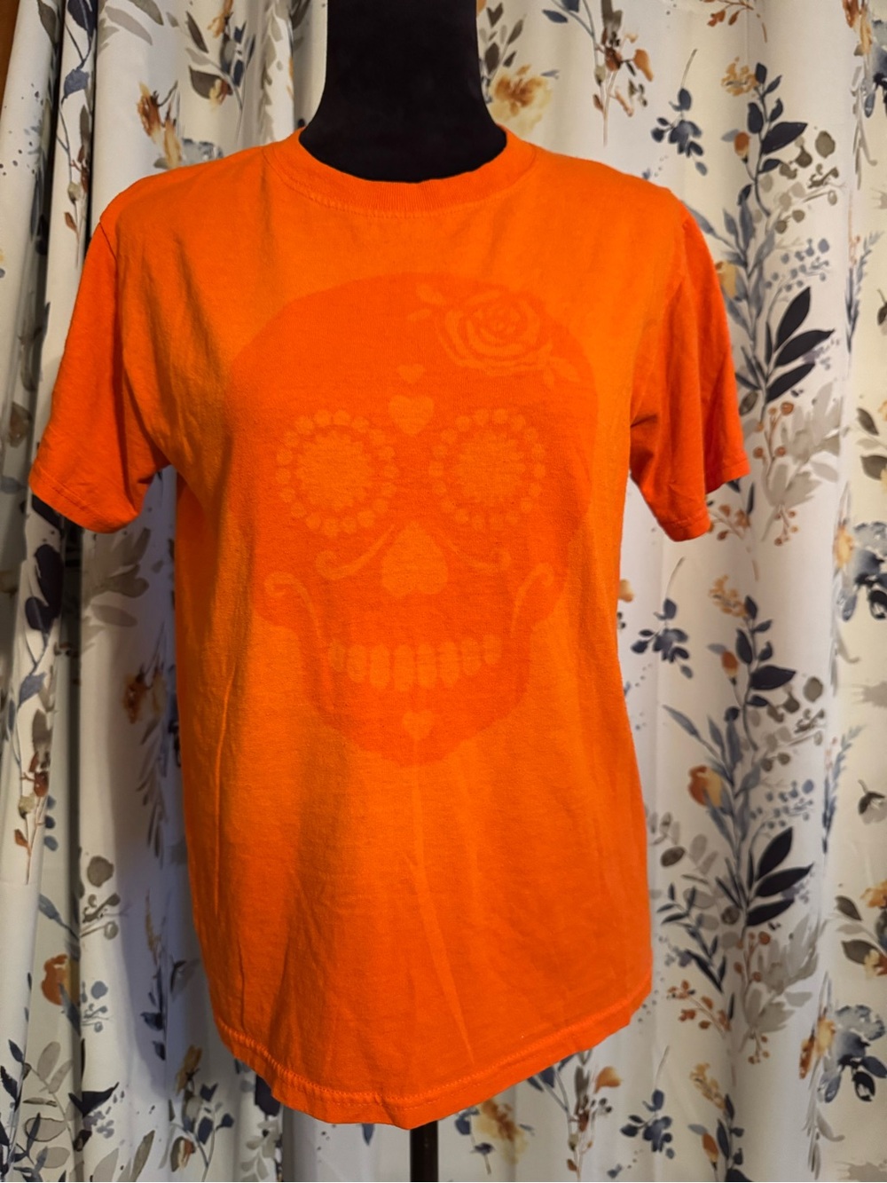Men's Orange Graphic Crewneck T-Shirt - Skull Motif Size Small Halloween B12